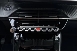 Peugeot 208 1.2T Allure Pack 100pk | Navigatie | Adaptive Cruise Control | Stoelverwarming | Climate Control | Achteruitrijcamera | LED koplampen | 3D Cockpit | 16'' Lichtmetalen velgen | Apple Carplay & Android Auto / 26