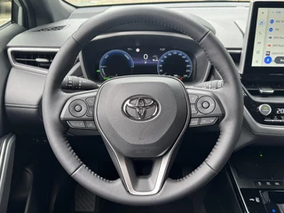 Toyota Corolla Cross 2.0 Hybrid 180 DYNAMIC NIEUW DIRECT LEVERBAAR! BLIND SPOT STOEL/STUURVERW KEYLESS 18'' LM-VELGEN APPLE/ANDROID NAVI CLIMA AD-CRUISE PARK-SENSOREN / 16