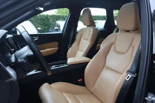 Volvo XC60 T8 Recharge AWD Momentum | Leder | Panoramadak | Parkeercamera | Keyless / 11