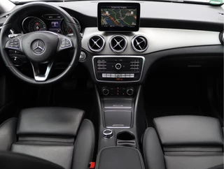 Mercedes-Benz GLA 200 Premium  | Trekhaak | 360 Camera | LED / 2