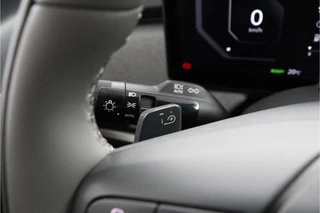 Kia EV3 Plus 81.4 kWh  - SOH 98,8% - Stoel/stuurwiel verwarming - Adaptieve Cruisecontrole - LED lampen - V2L - Fabrieksgarantie tot en met 03-2032 / 50