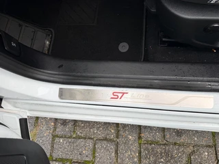 Ford Focus Wagon 1.0 EcoBoost ST Line Business / 17