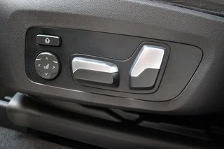 BMW iX3 High Executive 80 kWh Automaat  / Driving Assistant Professional / SOH 97% / Live Cockpit Professional / Trekhaak / Panoramadak / Adaptief Onderstel / Leder / Harman Kardon / Shadow Line / Head-Up Display / Adaptieve LED-koplampen / DAB / 20 Inch / 34