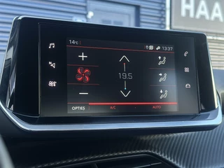 Peugeot 208 1.2 PureTech 100pk Allure | Automaat | Parkeercamera/-sensoren | Navigatie | Cruise Control | Climate Control | Full LED | Apple Carplay/Android Auto | DAB | Lichtmetalen velgen | / 17