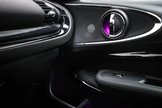 MINI Clubman 1.5 Cooper Business Edition | HALF LEDER | STOELVERWARMING | APPLE | DRAADLOZE LADER | TREKHAAK | 18" / 35