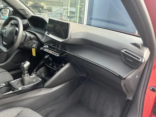 Peugeot 2008 1.2 Turbo 100 PK Allure | Nieuwste Model | Navigatie via Telefoon | LED Verlichting | Cruise Control | Hoge Zitpositie | Parkeersensoren | DAB | Digitaal Dashboard | Half Lederen stoelen | Lichtmetalen Velgen 17 inch | / 10