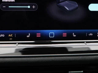 Volkswagen Passat Variant 1.5 eHybrid 272 Pk R-Line | Black Style | Stoel/Stuurverwarming | Panoramadak | 360 Camera | Head Up | Memory | Trekhaak | 19 Inch | 155 Km !! / 35