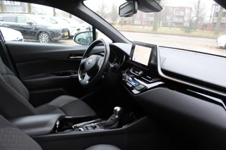 Toyota C-HR 1.8 HYBRID DYNAMIC ALL-SEASON BANDEN STOELVERW. DODEHOEKDETECTIE KEYLESS LED KOPLAMPEN PARK.SENSOREN V+A / 19