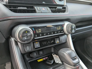 Toyota RAV4 2.5 Plug-in Hybrid AWD Style TREKHAAK ELEK. ACHTERKLEP STUUR- STOELVERWARMING / 22