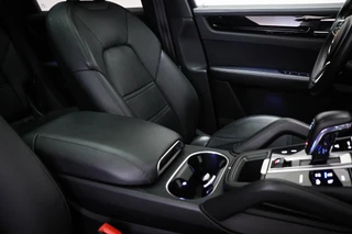 Porsche Cayenne 3.0 E-Hybrid Platinum Edition | LUCHTVERING | MASSAGE | STOELVENTILATIE | COMFORTSTOELEN | CAMERA | 22" / 13