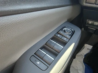 Toyota Prius 2.0 Plug-in Hybrid 220 PARK-SENSOREN BLIND-SPOT KEYLESS STOEL/STUURVERW CAMERA APPLE/ANDROID DAB+ LM-VELGEN AD-CRUISE ELEK-ACHTERKLEP / 23