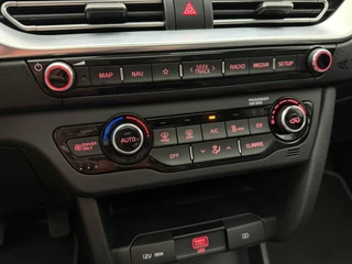 Kia e-Niro DynamicPlusLine 39 kWh SOH 93,8% | Trekhaak |Schuif/Kanteldak | Camera | Stoel/Stuurverwarming / 18