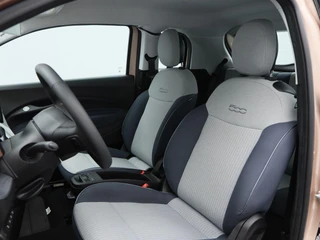 Fiat 500 3+1 Icon 42 kWh | Navigatie | Climate Controle | 17 Inch | Parkeersensoren | Bluetooth | 40.959 Km!! / 8