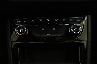 Opel Astra Sports Tourer 1.2 Turbo 130pk Edition 2020 | Navigatie | Achteruitrijcamera | Climate control | LED koplampen | Parkeersensoren | Lichtmetalen velgen | Extra getint glas | Dakrails / 21