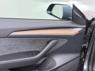 Tesla Model 3 Long Range AWD 75 kWh FABRIEKSGARANTIE OP ACCU & AANDRIJFLIJN TOT 2031 OF 192.000 KM + ALGEMENE AUTO T/M 06-2027 of 80.000KM! BTW verrekenbaar | SOH 94% | / 17
