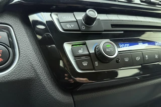 BMW 3-serie Gran Turismo 320i High Executive Edition | Lederen bekleding | M Sport pakket | Trekhaak | Stoelverwarming | Keyless | Navigatie | Weinig kilometers | Climate control / 34