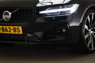 Volvo V60 2.0 B4 Ultimate Dark | PANORAMADAK | HEAD UP | STANDKACHEL | ACHTERBANKVERWARMING | 360 CAMERA | 20" / 21