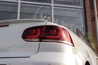 Volkswagen Golf Cabrio 2.0 TSI GTI | 2e eigenaar | DSG | Xenon | Stoelverwarming | Climatronic | Cruise control | Navigatie | Bluetooth | PDC | 18 inch Detroit | Origineel / 39