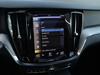Volvo V60 T8 Recharge AWD R-Design Pano | HarmanKardon | Ak. Glas | Trekhaak | Head Up / 24