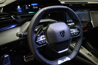 Peugeot e-408 GT 58 kWh | NIEUW | PANORAMADAK | STUURVERWARMING | MASSAGE | DAB | APPLE | 360 CAMERA / 36