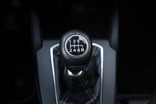 Ford Focus Wagon 125PK HYBRID TITANIUM-X VIRTUAL-COCKPIT B&O AUDIO CLIMA P-SENSOREN 17"LMV LED CAMERA WINTERPACK NL-AUTO / 32