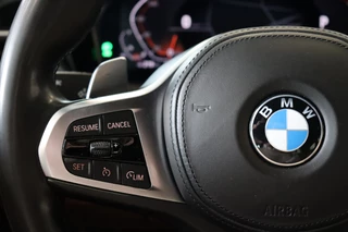BMW 3 Serie Touring 320i High Executive M Sport Pakket Automaat  / Live Cockpit Professional / Leder / Achteruitrijcamera / DAB / Stoelverwarming / Hifi / Ambiance Verlichting / 18 Inch / LED / Chrome Line / Parkeersensoren voor+achter / Climate Control / 31
