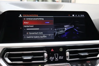 BMW 3 Serie Sedan 318i Executive Sport Line Automaat  / Live Cockpit Professional / Stoelverwarming / Parkeersensoren voor+achter / LED / 18 Inch / DAB / Climate Control / Shadow Line / Extra Getint Glas / Apple CarPlay / Cruise Control / Lichtpakket / 27