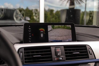 BMW 3-serie Touring 320i M Sport Edition | 2e eigenaar | NL auto | Camera | HiFi audio | Stoelverwarming | DAB | Head-up | Cruise control | LED | Park Assistant | PDC | Navigatie / 30