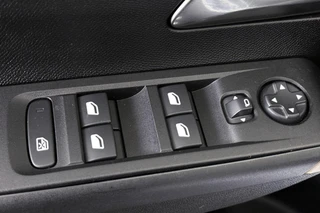 Lancia Ypsilon 1.2 Turbo Hybrid 110pk / 25
