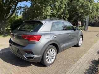 Volkswagen T-Roc 1.5 TSI Style | 51.000KM !! | Camera | Trekhaak | Keyless | Adaptive | CarPlay | / 22