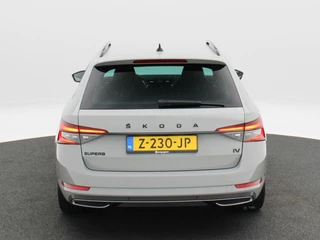 Škoda Superb Combi 1.4 TSI iV Sportline Business | Trekhaak | Camera | Stoel/Stuur Verwarming | Carplay | Navigatie | Climatronic | 19 Inch | 39.084 Km !! / 9