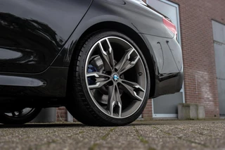 BMW 5-serie M550d xDrive High Executive | 2e eigenaar | Driving Assistant Plus | Innovation pakket | Stoelverwarming & -ventilatie | Stuurverwarming | Harman-kardon | 360 camera / 54