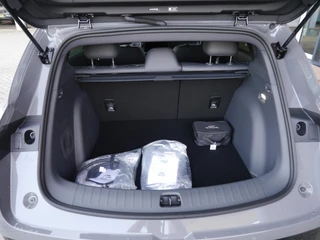 Leapmotor B05 ProMax Design 67.1 kWh | Op bestelling leverbaar | Panoramadak | Elektrisch verstelbare stoelen | Stuurwiel verwarming | Apple carplay/Android auto | Sfeerverlichting | Regensensor | Privacyglas | 19 inch lichtmetalen velgen / 14