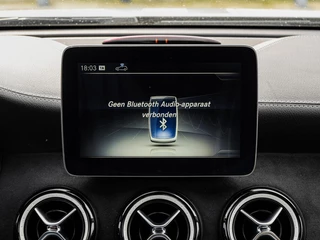 Mercedes-Benz A-klasse 180 d AMG White Art Edition Panoramadak Camera LED Stoelverwarming Sfeerverlichting Apple CarPlay/Android Auto Dealeronderhouden / 25