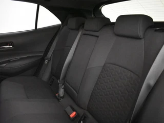 Toyota Corolla 1.8 Hybrid Smart Bi Tone | Head-up | Trekhaak | Stoelverw. / 14