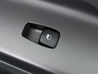 Hyundai Kona EV Comfort 64 kWh - SOH 94,5%  - Airco - Keyless Entry - Apple CarPlay/Android Auto - Achteruitrijcamera - Virena Zekerheidspakket €895,- / 43