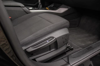 BMW 1-serie 116d F40 Executive Edition | 1e eigenaar | NL Auto | HiFi audio | DAB | LED | Apple Carplay | Rijstrooksensor | Cruise control | Climate control | Sportstuur | Active Guard Plus / 17
