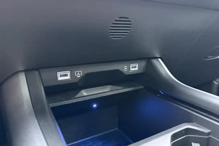 Jeep Compass 1.2 e-Hybrid First Edition | LED matrix verlichting | Panoramadak | Drive assist | Focal audio | Massage stoelen | Stoel ventilatie/verwarming | Camera's rondom / 27