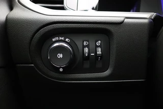 Opel Grandland 1.2 Turbo GS 130pk | Navigatie via APP | Climate Control | Stoel - Stuurverwarming | Parkeersensoren | Lichtmetalen Velgen | AGR Stoelen / 16