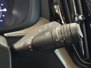 Volvo XC60 2.0 T8 Plug-in hybrid AWD Ultra Dark / 18