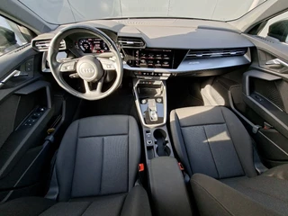 Audi A3 Limousine 30 TFSI AUTOMAAT * Carplay * Climate Control * Parkeersensoren * / 30