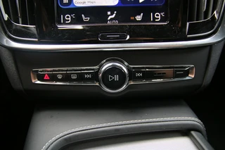 Volvo V90 2.0 T4 R Design Pano | Trekhaak | Apple carplay | Pilot assist | / 19
