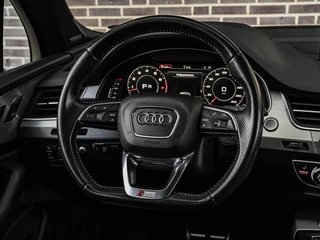 Audi Q7 3.0 TFSI quattro S-Line Panoramadak B&O Advanced Nachtzicht Luchtvering Leder ACC HUD Virtual Cockpit Soft-Close Achterasbesturing Trekhaak 21" / 19