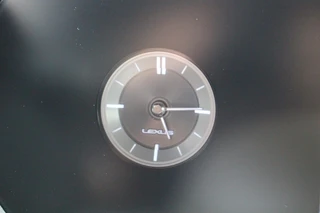 Lexus UX 250h Preference Line NL-AUTO NAVI BLIND SPOT PARKEERSENSOREN SMART-ENTRY APPLE CARPLAY / 24