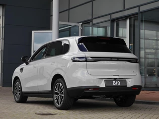 Leapmotor B10 Design Hybrid EV 18.8 kWh | Nu beschikbaar | Wltp 900km gecombineerd | Elektrisch 82km Wltp | Luxe uitvoering | Camera rondom | Stoel en stuurverwarming | Draadloze telefoonoplader | Keyless entry en start / 6