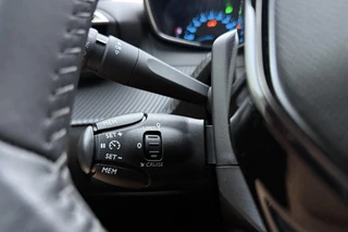 Peugeot e-2008 EV Allure 50 kWh | 100% SOH! l Apple Carplay/Android Auto l Bluetooth l DAB l Cruise Control l Climate Control l Navigatie l Lichtmetalen Velgen l PDC Achter / 20