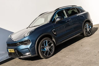 Lynk & Co 01 1.5 Plug-in Hybrid 262 Pk Zwarte hemel | Panoramadak | 75 km Elektrisch | 360 Camera | NL Auto | 20 inch. LMV | 1e Eigenaar / 46