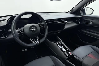 Alfa Romeo Junior 1.2 Turbo 145pk Hybrid Automaat Ibrida Speciale | Navigatie | Adapt. Cruise control | Climate control | Elektrische achterklep | Keyless | LED Matrix koplampen | 18" Lichtmetalen velgen / 17