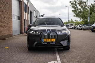 BMW iX xDrive40 Sport Edition 77 kWh, BTW, Laser, H&K, Pano / 10