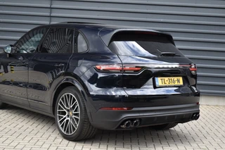 Porsche Cayenne 3.0 E-Hybrid Sport Chrono  | Pano | Trekhaak | 360 Camera | Bose | Stuurverwarming | Luchtvering | Orig. NL | / 40